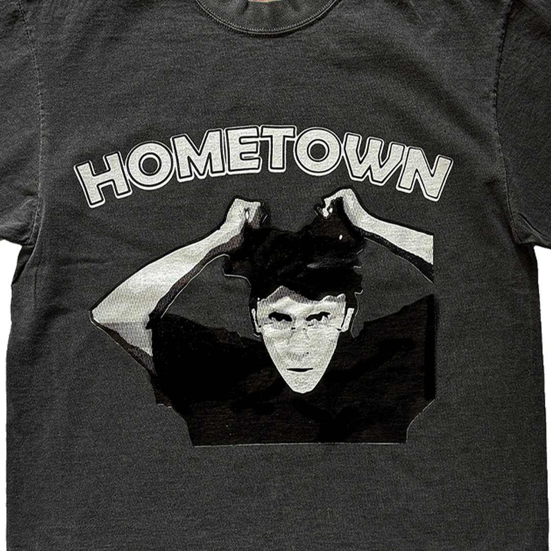 Hometown, Tee