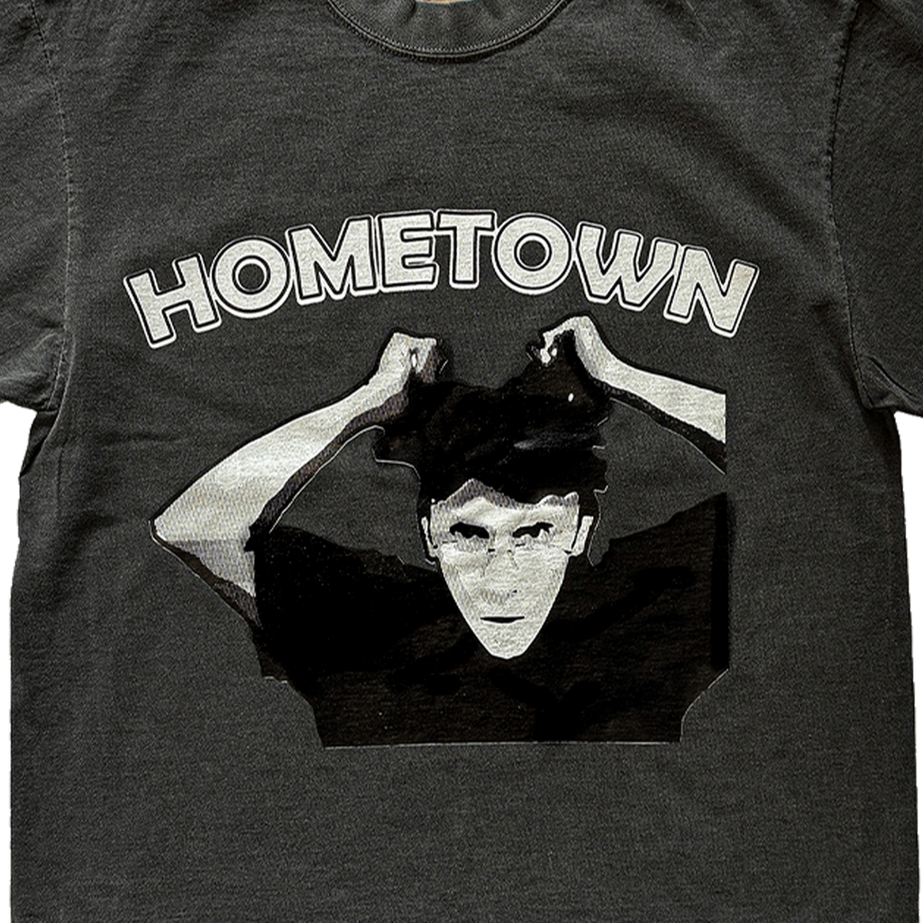 Hometown, Tee